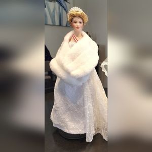 Franklin Mint Princess Grace Of Monoco ,Doll NIB White Dress 17” & Wrap